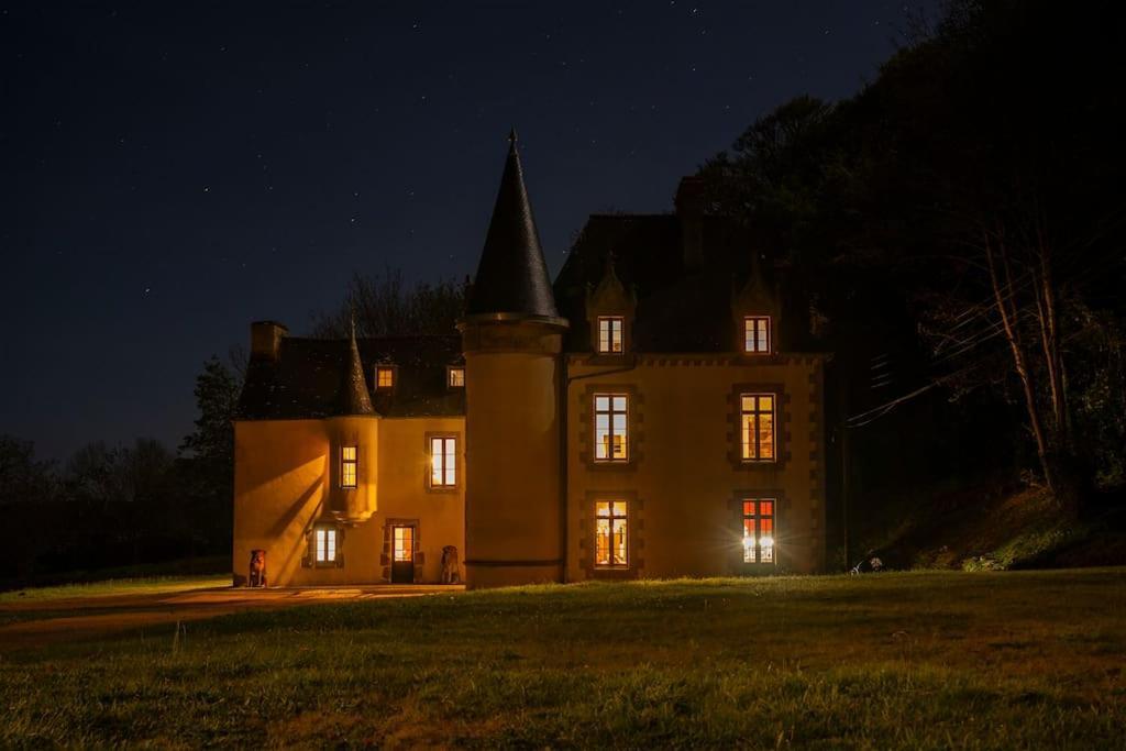 Chateau Au Bord De La Mer Carantec Exterior photo