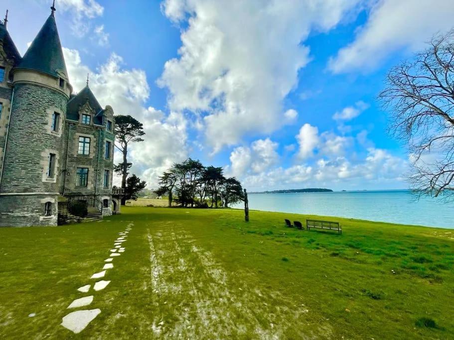 Chateau Au Bord De La Mer Carantec Exterior photo